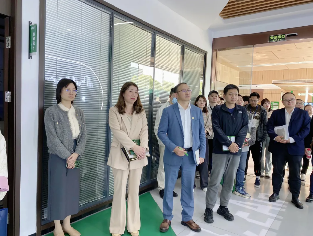 �����W(xu��)���ɽ�^(q��)ί���깤��ί�T��(hu��)2024�깤����(hu��)�h�ߡ������x����(hu��)������(d��ng)�xʽ���_��(ji��)�ܿՉ��C(j��)�e��